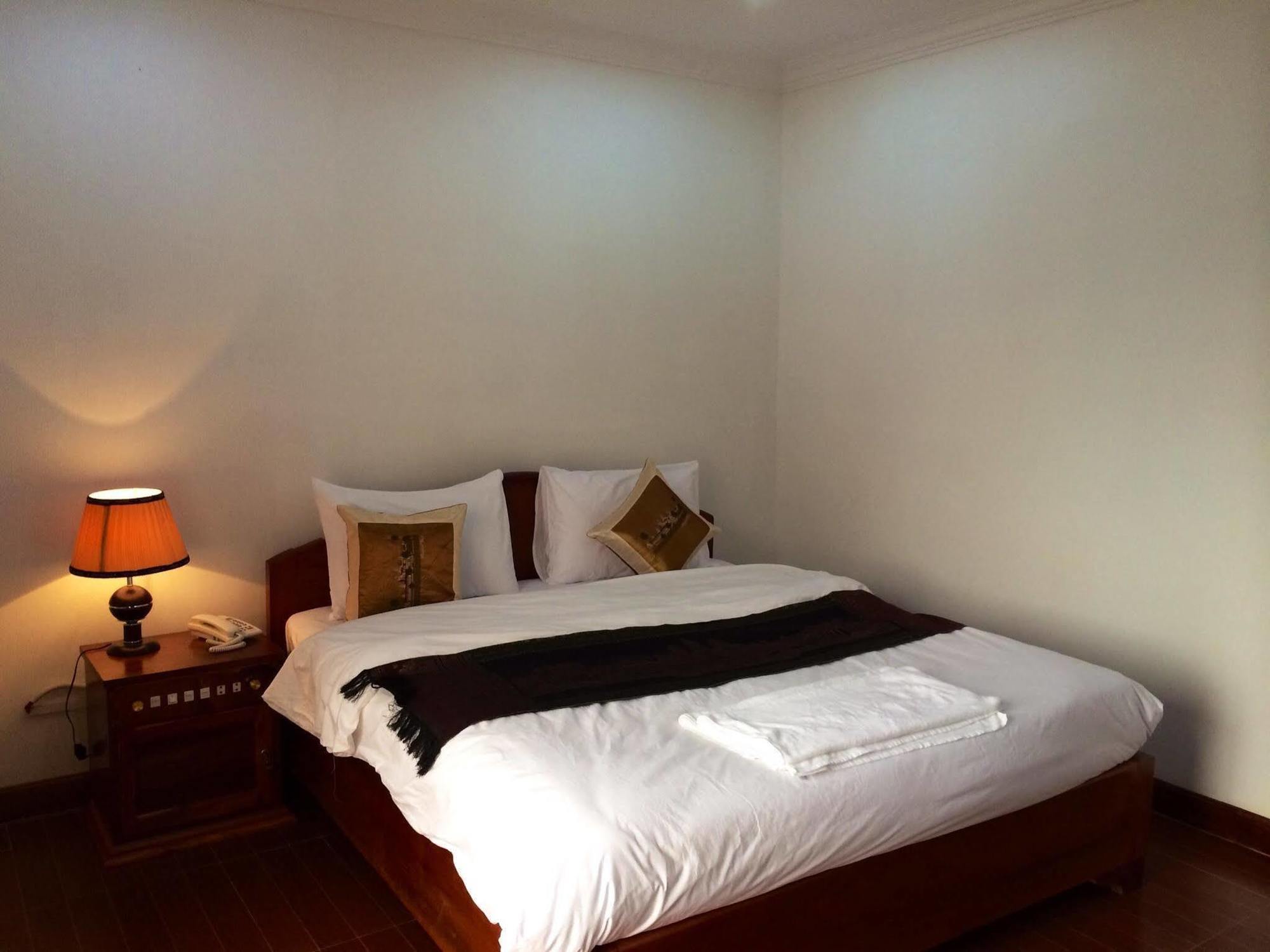 Emerald Bb Battambang Hotel מראה חיצוני תמונה