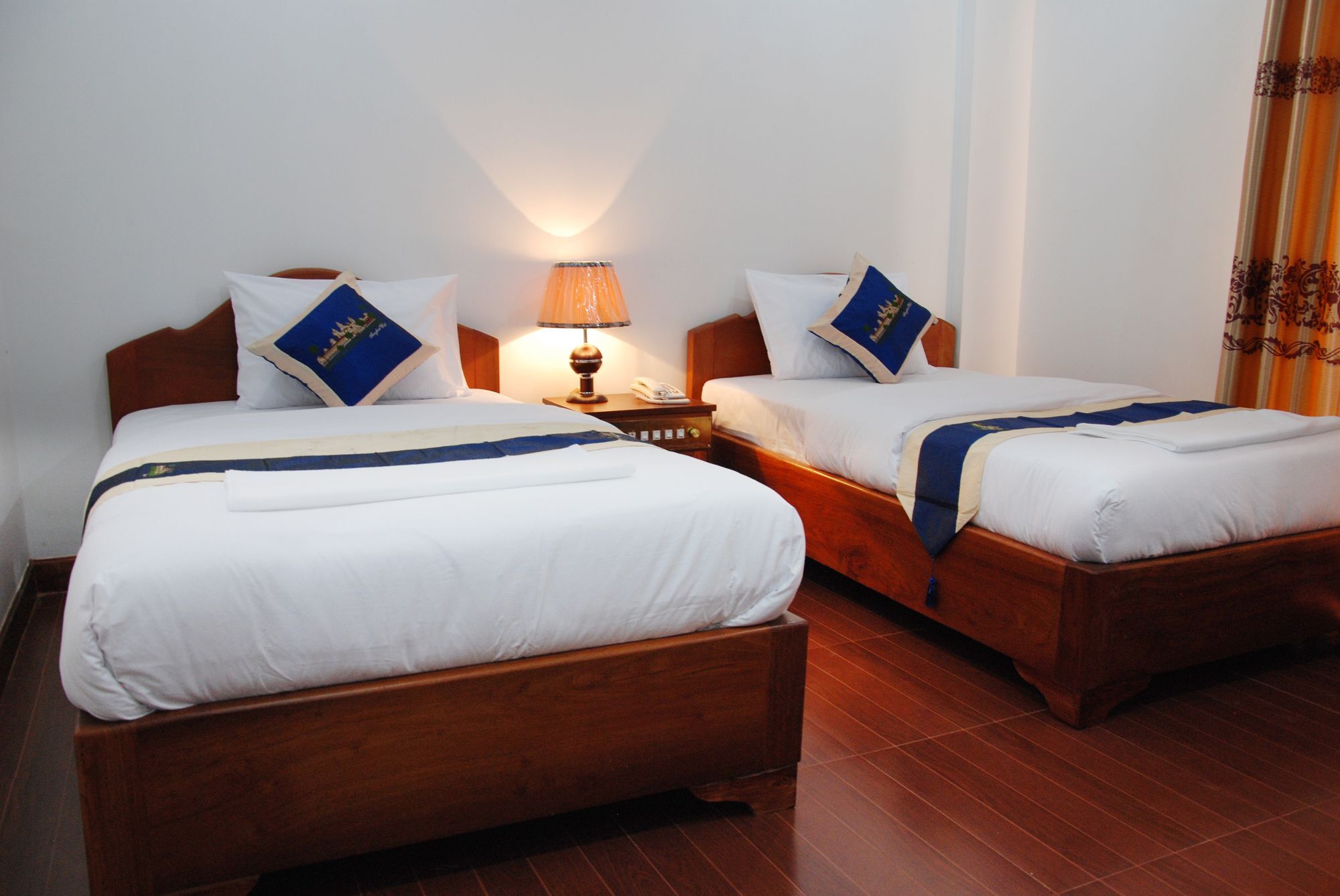 Emerald Bb Battambang Hotel מראה חיצוני תמונה
