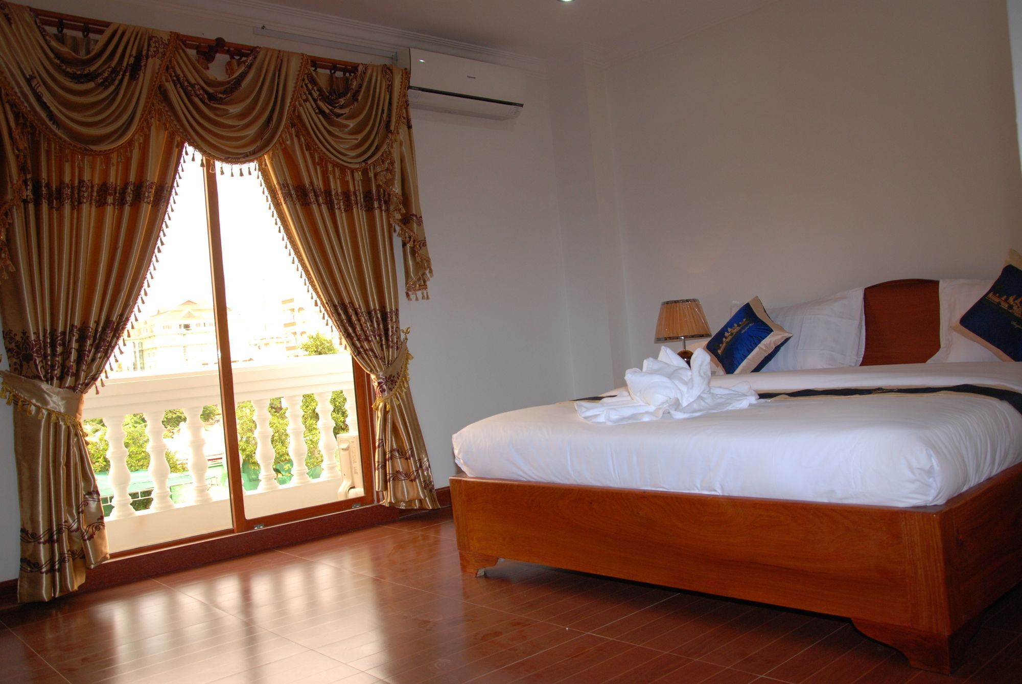 Emerald Bb Battambang Hotel מראה חיצוני תמונה